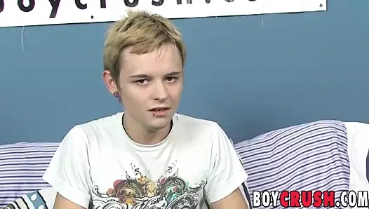 İyi adam soyunup mastürbasyon yapmadan önce soruları yanıtlıyor