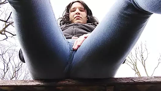 Sissy MelanieBee wetting pissing peeing in my jeans