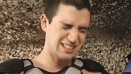 Ateşli mahkumu sikiyor