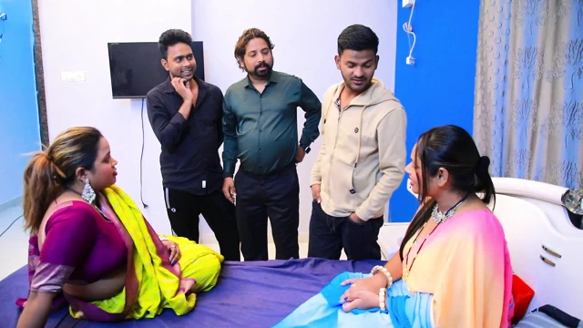 OFIS SAHIBI VE ÇALıŞANLARı GRUP PARTISI DÜZENLEDI VE IKI KıZ DA HAZıR BULUNDU