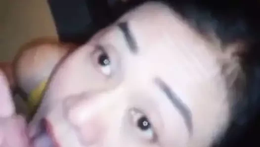 Sıcak Tay karısı noi üfleme ve yutma cum.