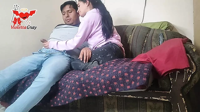 МОЙ БОЙФРЕНД ЖЕСТКО ТРАХАЕТ МЕНЯ В ГОСТИНОЙ