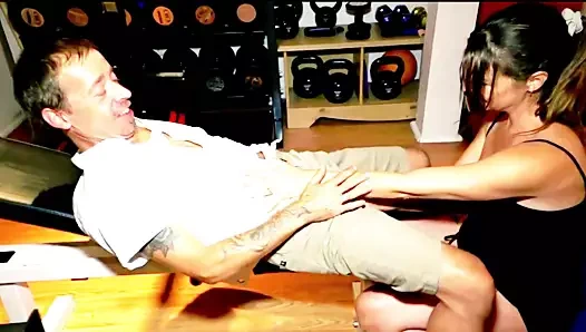 Jade'in spor salonunda antrenmanı