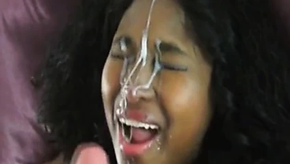 İri güzel kadının yüzüne boşalma 12