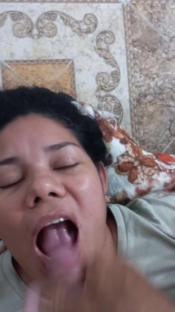 Незабываемый момент из "Красивая подруга сосет глубокую глотку латины"