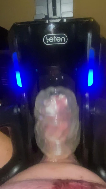 Uzun boşalma seansı büyük bir boşalmaya yol açıyor