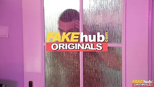 Fakehub orijinalleri -max dior oda arkadaşı Megan Fiore'ye şaka yapmak için ürkütücü kostümler giyiyor