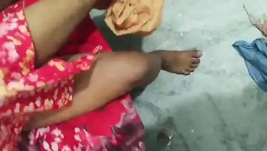 Bir arkadaşının karısıyla seks yapıyor