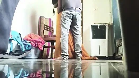 Lavanya Deepa sari içinde