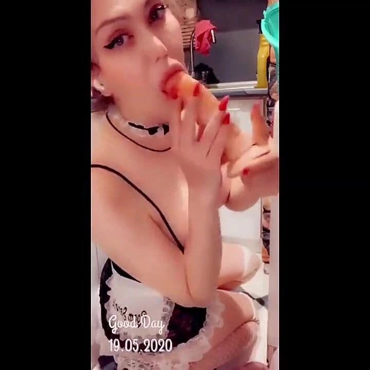 Mistressrola ev temizlikçisi genç seksi