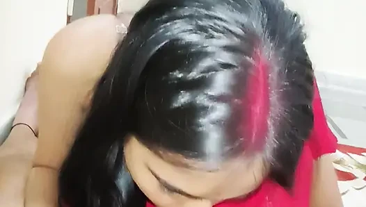 Hintli yeni evli evli kadın sakso çekiyor