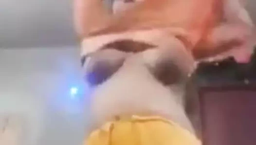 Desi aunty kedi gösterir