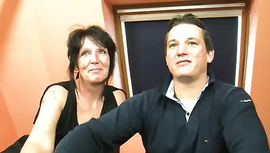 En üst kattaki dairede üçlü seks