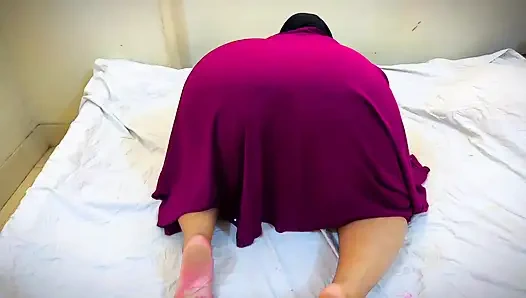 Arap otelde seks için büyük götlü ve geniş amcıklı tatlı ve güzel İranlı genç kız
