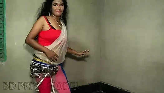 Hintli ateşli model seksi dans videosu