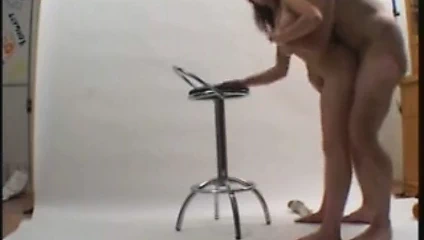 Busty amatör kız arkadaş berbat ve sikikleri içinde bir fotoğraf stüdyosu