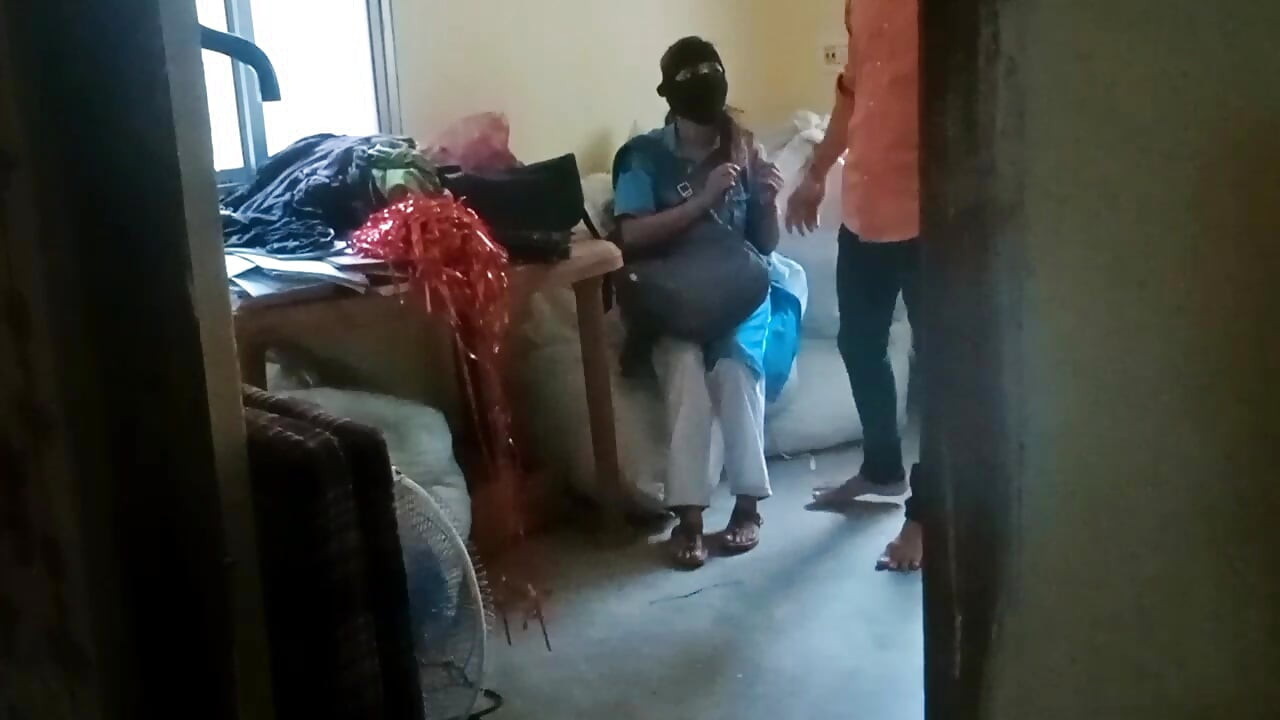 Hintli öğrenci kız ve özel öğretmen viral videoda