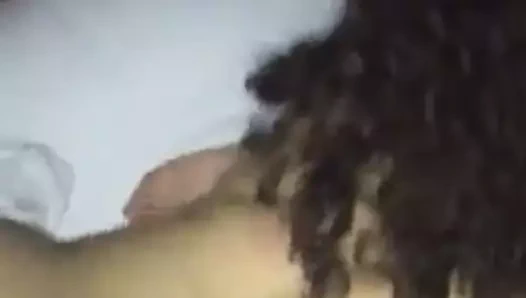 arkadaşının arkasından