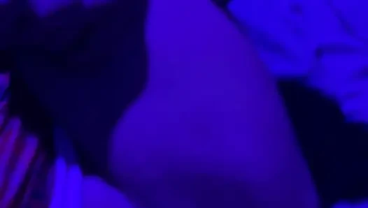 Zoey Mangan çok azdırıyor, bu yüzden büyük yarakla sert sikiliyor