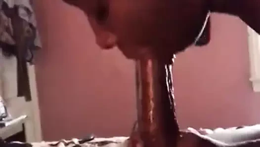 Bir dicc yemeyi düşünerek uyanıyor