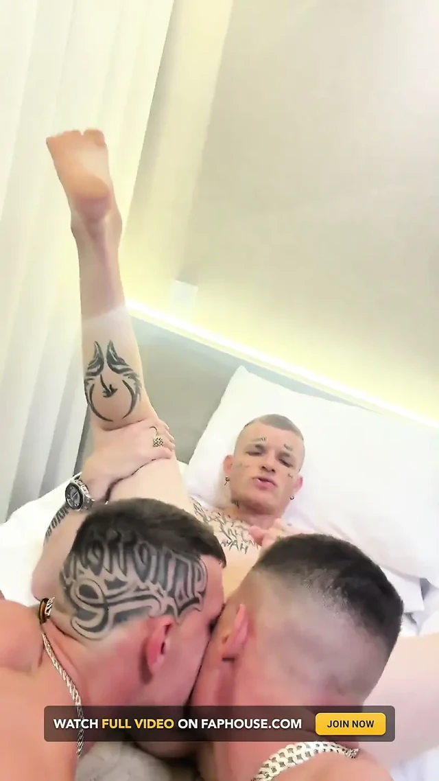 İlk kez çok yönlü bir sahne yapmaya çalıştığımda, yakında iki penis