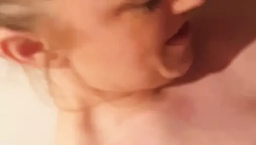 Azgın hatun tek başına mastürbasyon yapıyor
