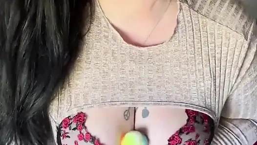 JOI, uyluk hizasına kadar olan botlarıma boşalıyor