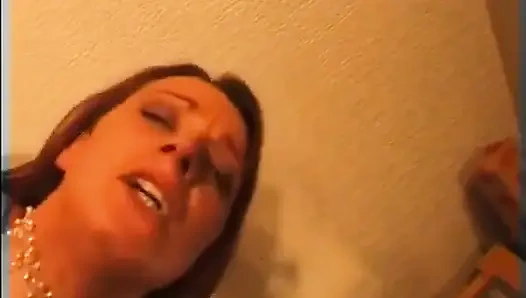 Afrodizyak güneş yağı onları tamamen çıldırtıyor!