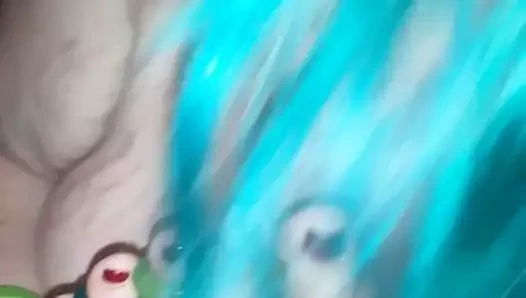 Bbw mavi saçlı güzellik cankurtaran yeme