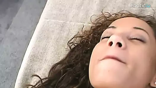 Sıkı kanepe ama ateşli seks için mükemmel