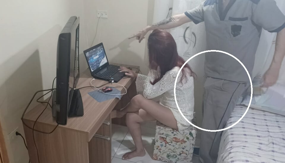 Yepyeni kız evde yalnız tarado bakımcısını alıyor