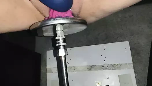 Kremsi kedi dragon yapay penis tarafından makine