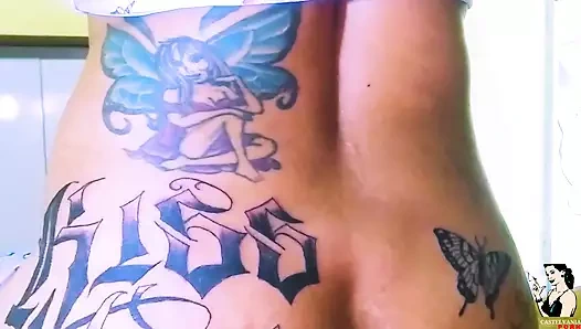 Paty Angel dövmeli kızıl saçlı solo gösteride çok fazla orgazm oluyor