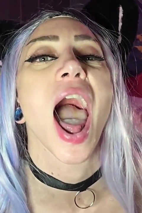 Kostümlü tatlı kız oral dölleniyor bölüm 2