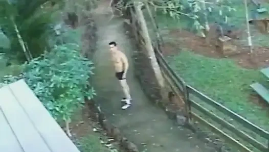 Бегунка трахает тугое очко
