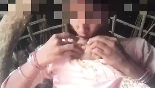 Köylü kızın parmağı