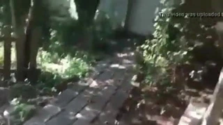 Comendo o cu do iovem no quintal