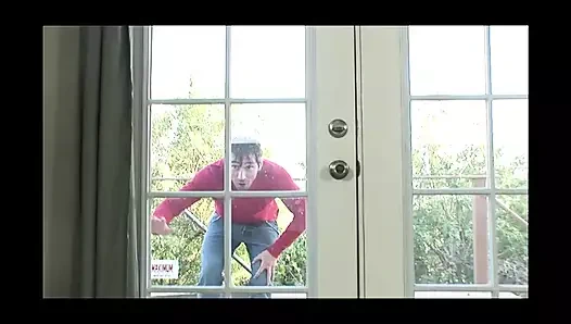 Ateşli vahşi sarışın büyük bir yarak alıyor