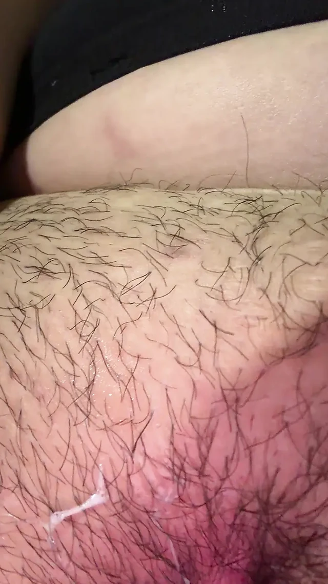 Seksi sarışın büyük kıllı pembe amına güzel lezzetli boşalıyor