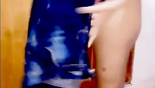 Exhibiendo a su esposa 22
