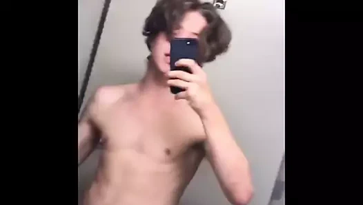 küçük sarışın alma dövülerek