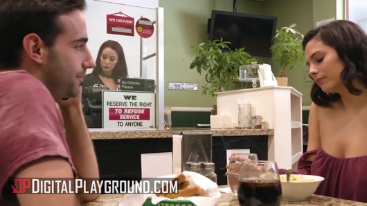 Digitalplayground - Monique Alexander Violet Starr'i unutmayacağı şehvetli bir maceraya çıkarıyor