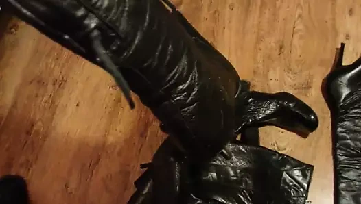 Fırında yakılmayı bekleyen genç seksi kızların ayakkabıları