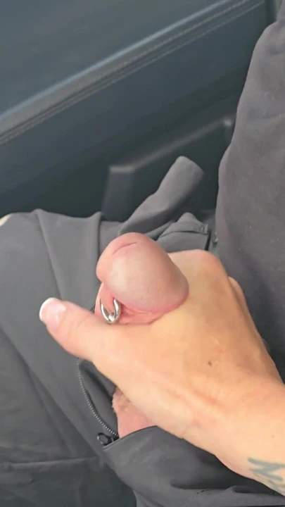 O araba sürerken yarağını vites çubuğu gibi kullanıyorum | Klip 1