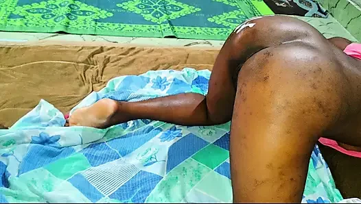 Göğüslerini tokatlarken ve BDSM'de çekim yaparken en iyi arkadaşımı siktim