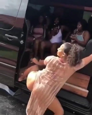 O götü twerk yapıyor 2