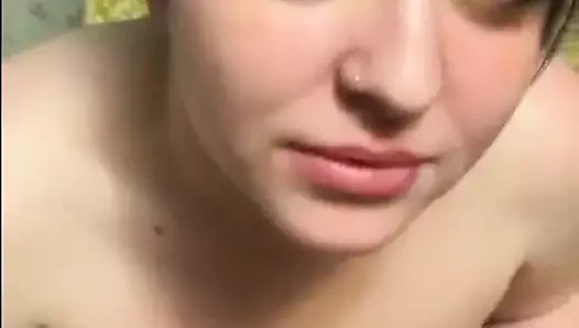 Kız arkadaşının genç ve güzel yüzüne boşalmak