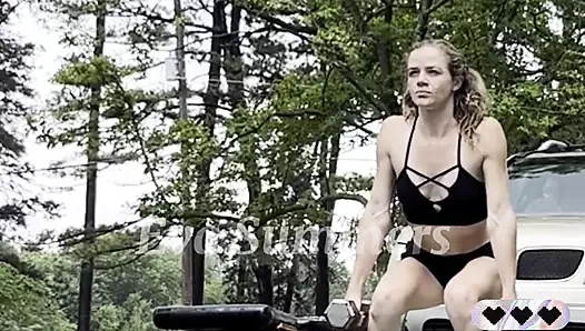 Eva Summers 2025 Haziran çömelmeler çömelmeler ve iticiler bankta sit-up egzersizini reddediyor