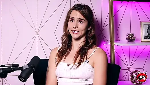 Ophelia Fae yetişkin eğlencesinde lezbiyen olarak gerçek kalmaya devam ediyor