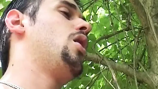 Çift penetrasyon ve sıcak boşalmak sıçraması ile seks partisi